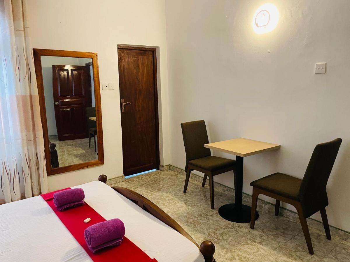Ivana Homestay Kandy Esterno foto