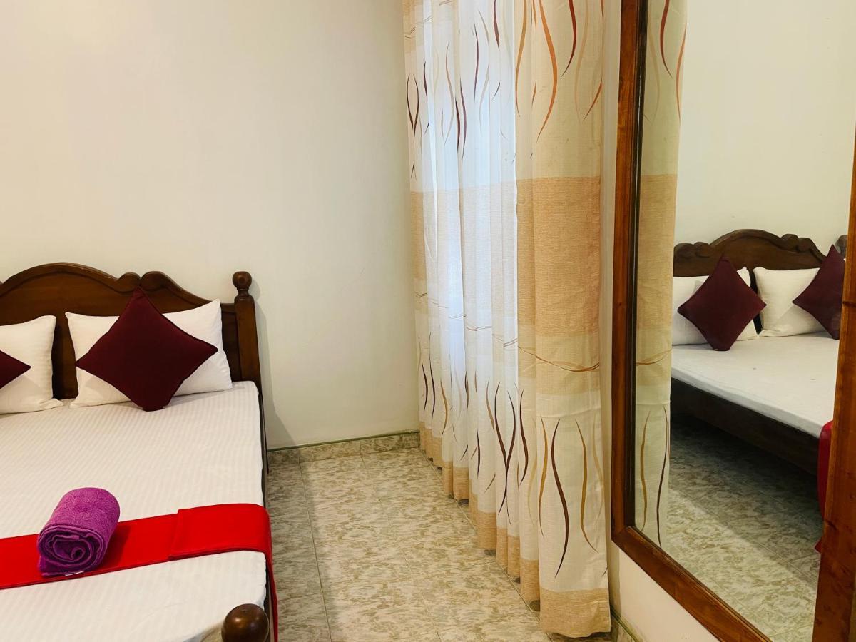 Ivana Homestay Kandy Esterno foto