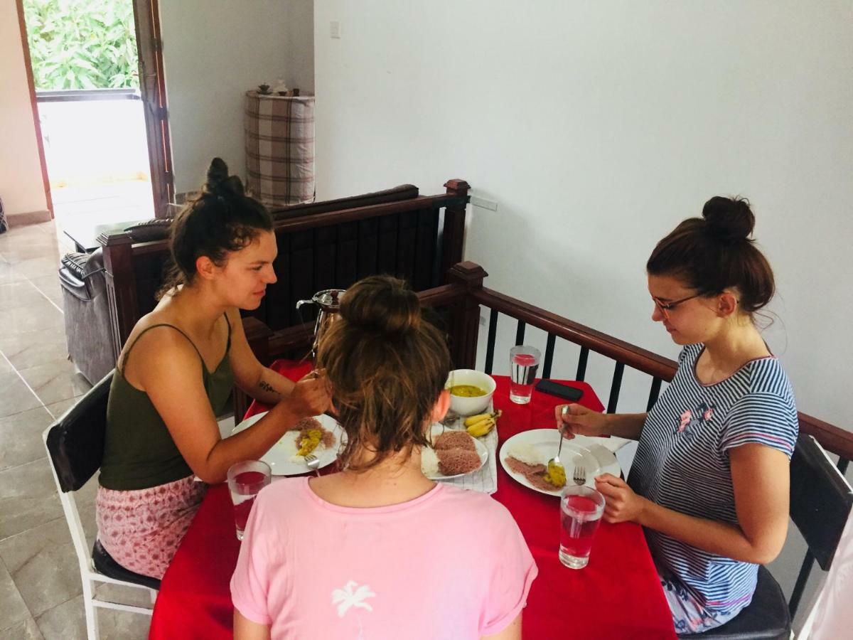 Ivana Homestay Kandy Esterno foto